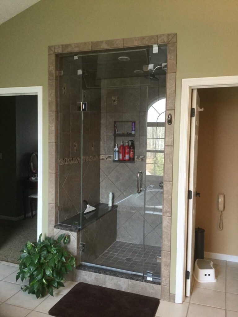 FRAMELESS STEAM ENCLOSURE - TRANSOM FRAMELESS STEAM ENCLOSURE - TRANSOM