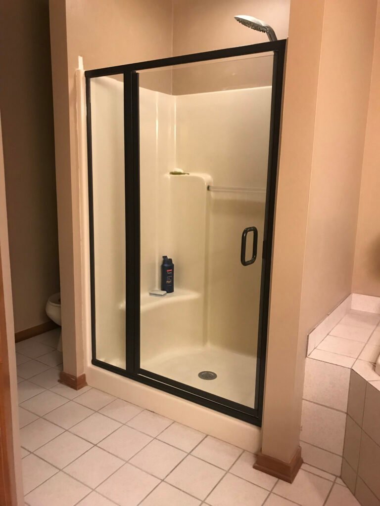 SEMI FRAMELESS - UPTOWN ENCLOSURE SEMI FRAMELESS - UPTOWN ENCLOSURE